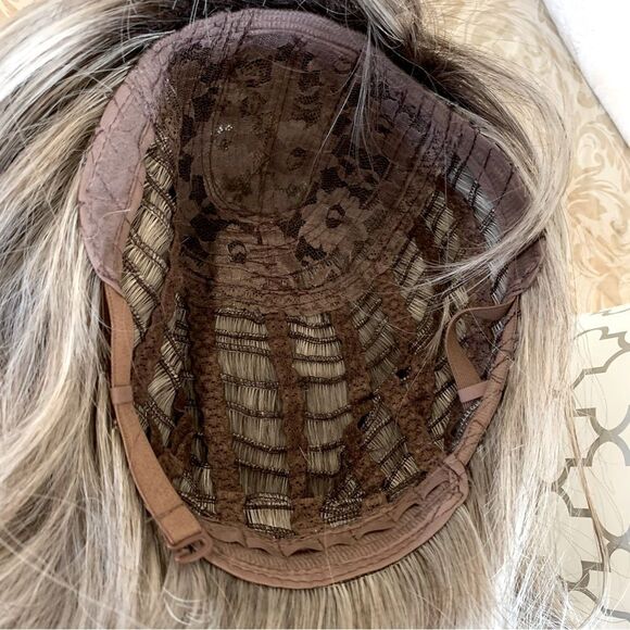29” Brown Cream White Ombre Wig Wavy Bangs OSFA Adjustable Gorgeous - Picture 10 of 10